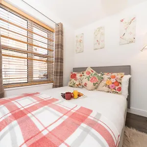 Apartment Centre Posh Parlour Gated Parking 1bed Wifi, Kingston upon Hull